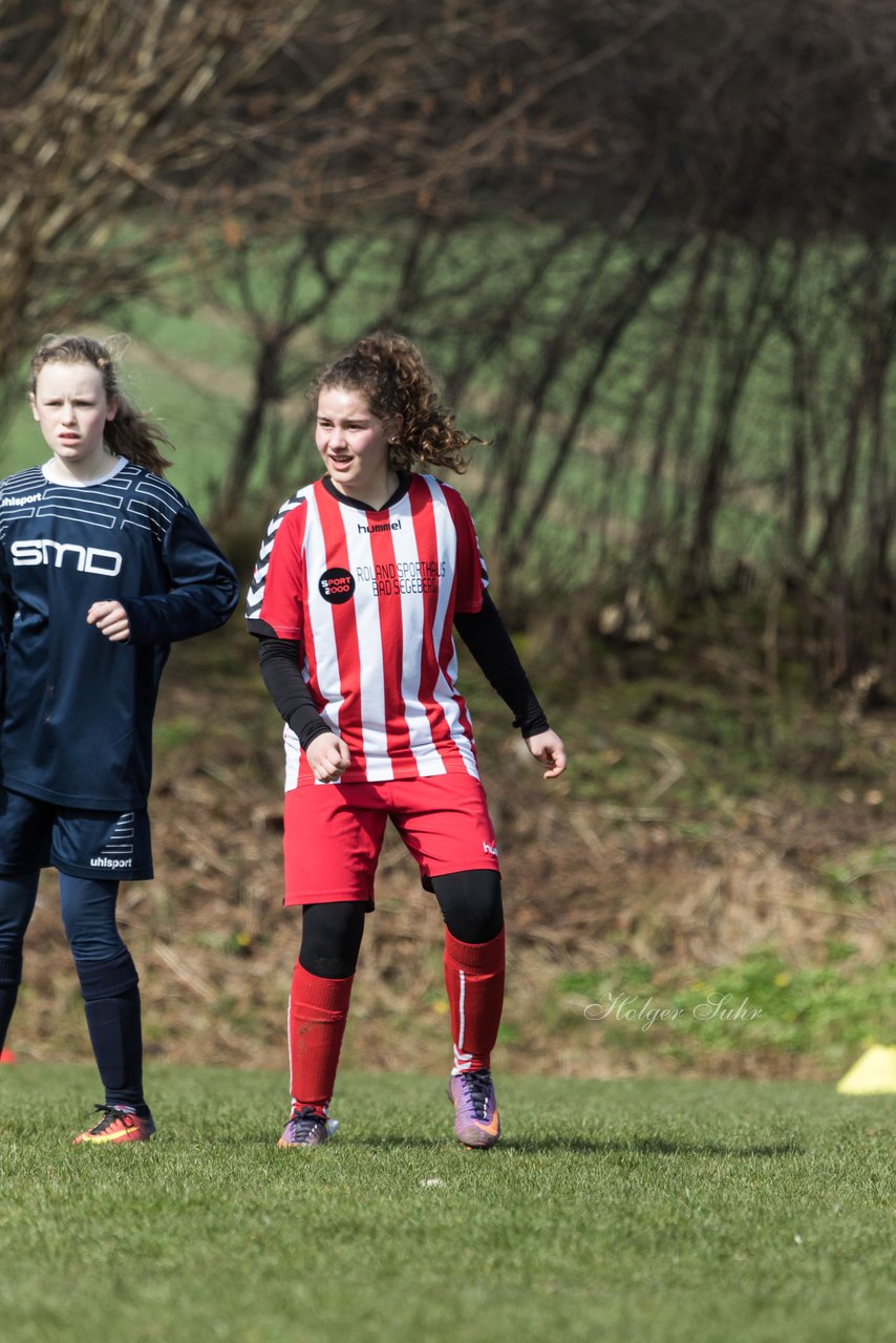 Bild 127 - C-Juniorinnen TSV Zarpen - TuS Tensfeld : Ergebnis: 2:1